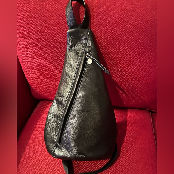 NWOT The Sak Black Leather Sling Backpack - New 5 pocket Leather 1 side canvas. - Picture 6 of 16